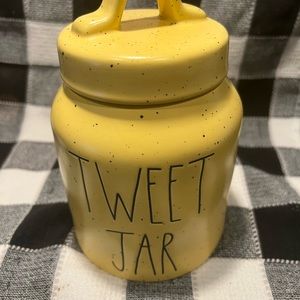 Rae Dunn tweet jar.